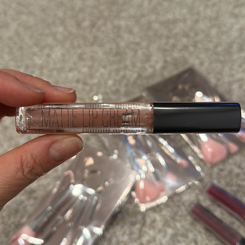 Makeup Bundle - Picture 5 of 10